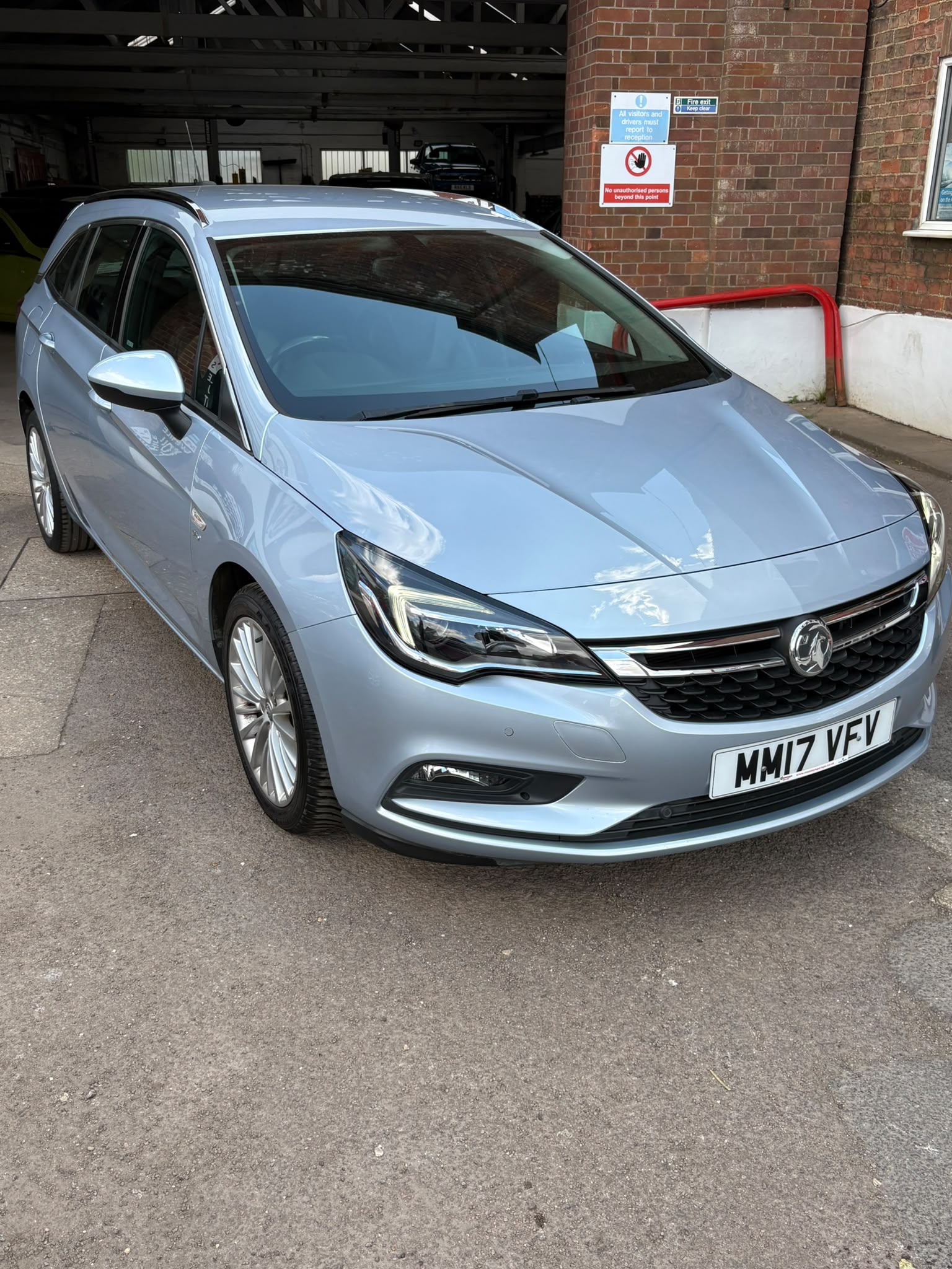 2017 VAUXHALL ASTRA ELITE ESTATE - Image 2