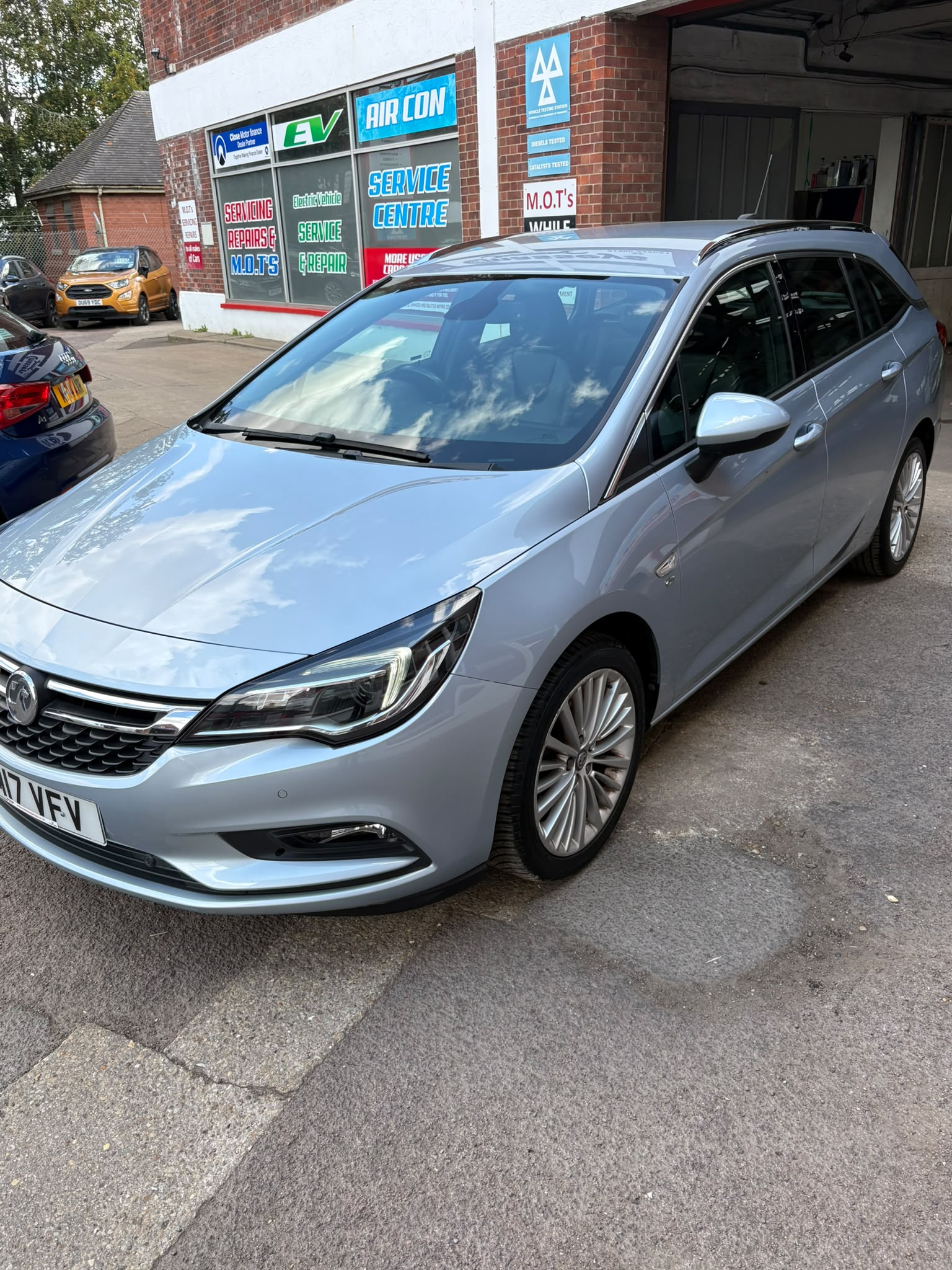 2017 VAUXHALL ASTRA ELITE ESTATE - Image 6